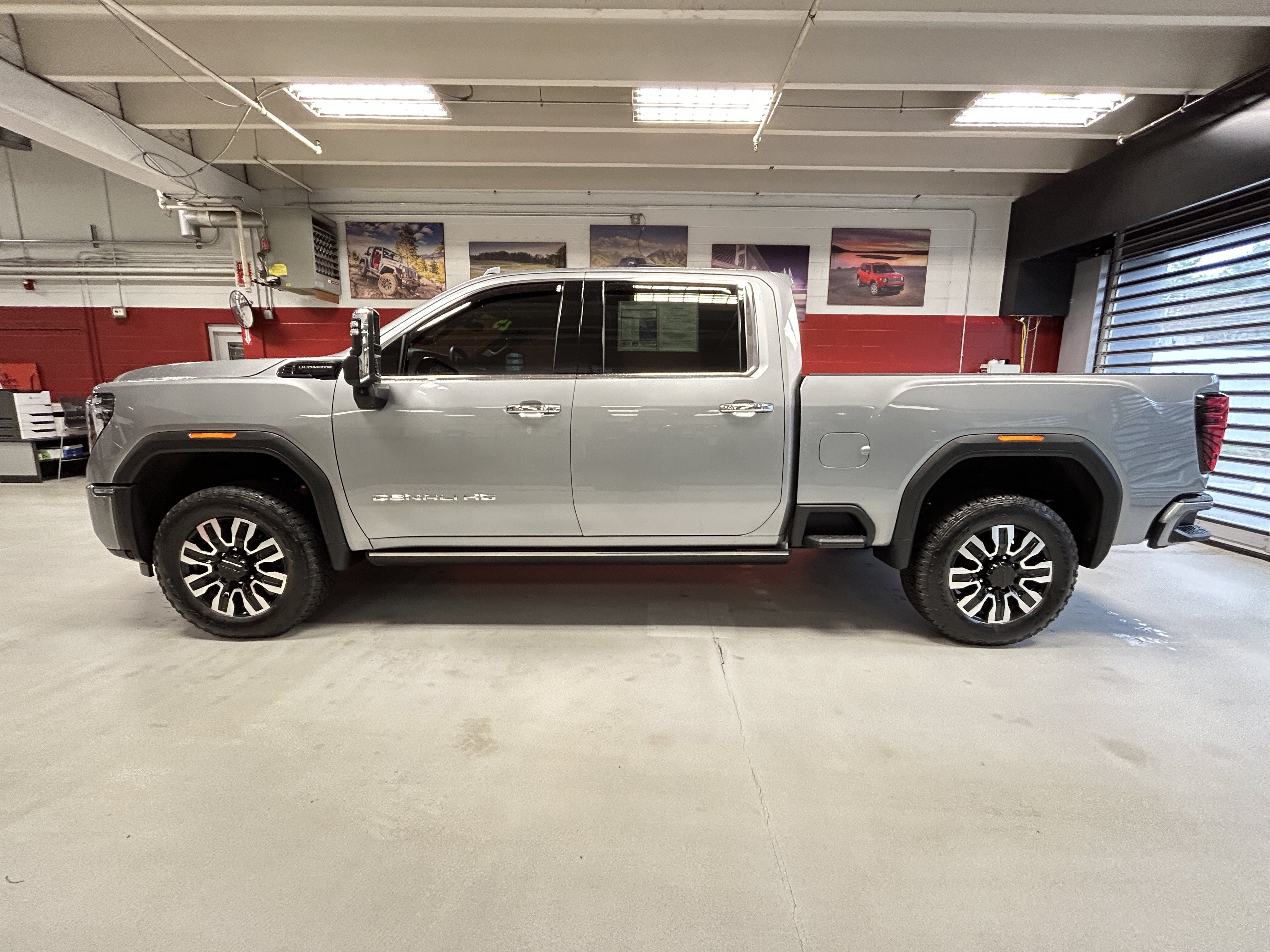 Used 2025 GMC Sierra 2500 Denali Ultimate AWD/4WD image 2