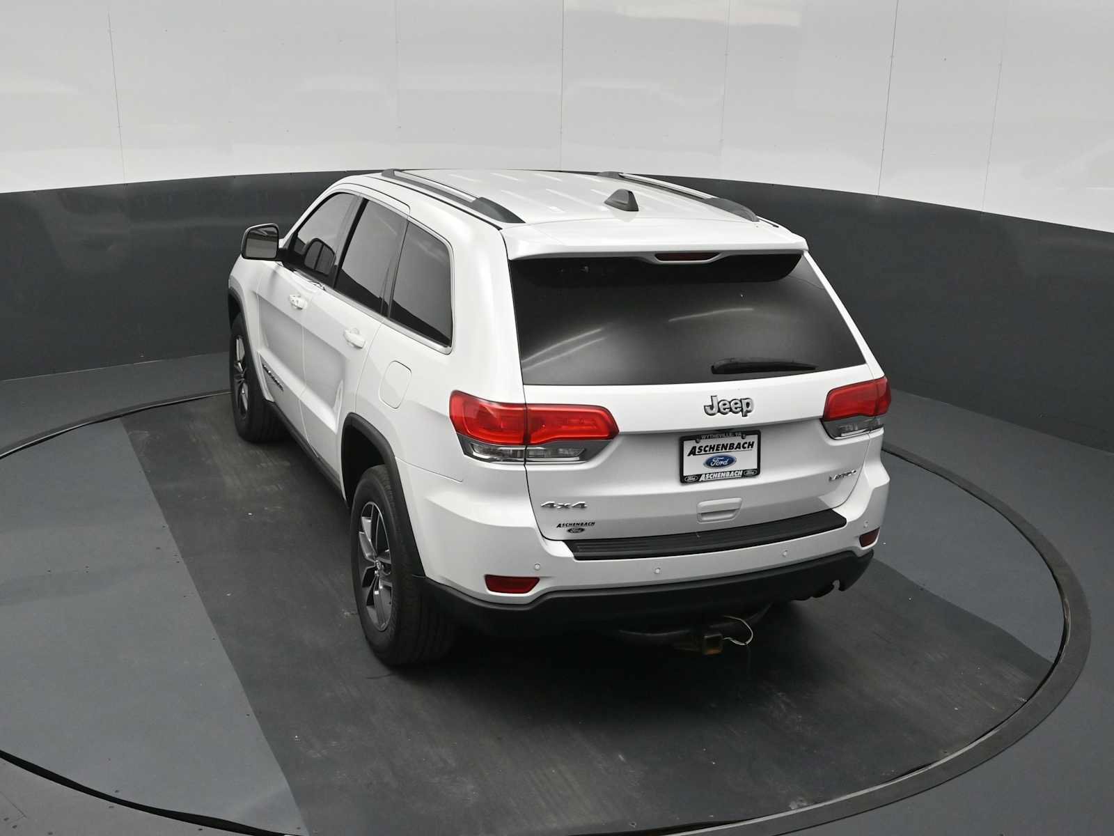Used 2018 Jeep Grand Cherokee Laredo AWD/4WD image 27