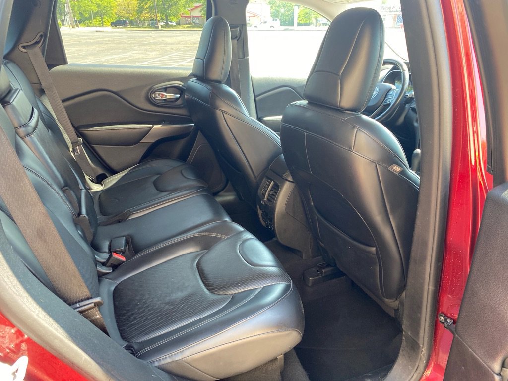 Used 2019 Jeep Cherokee Overland w/ Technology Group image 21