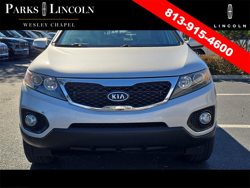 Used 2011 Kia Sorento LX w/ Convenience Pkg image 2