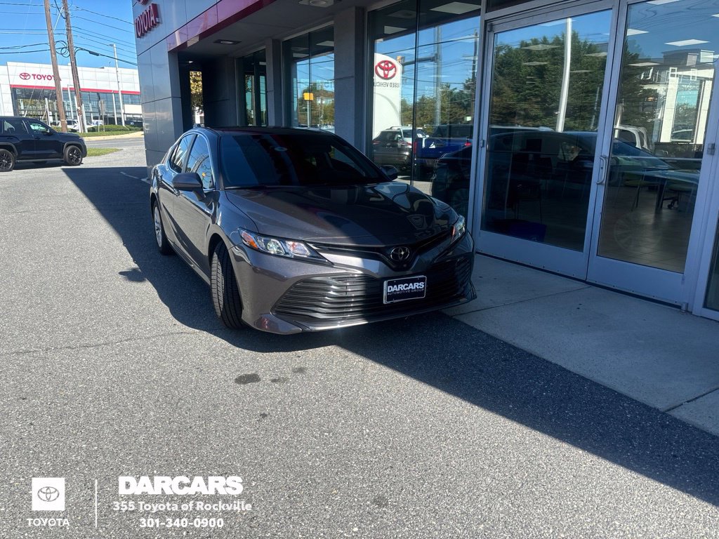 Used 2018 Toyota Camry LE FWD image 1