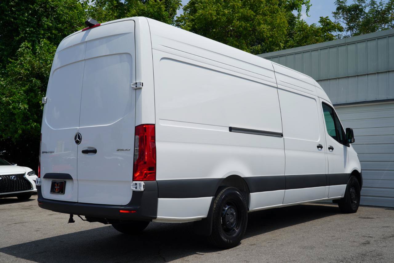 Used 2025 Mercedes-Benz Sprinter 2500 image 10