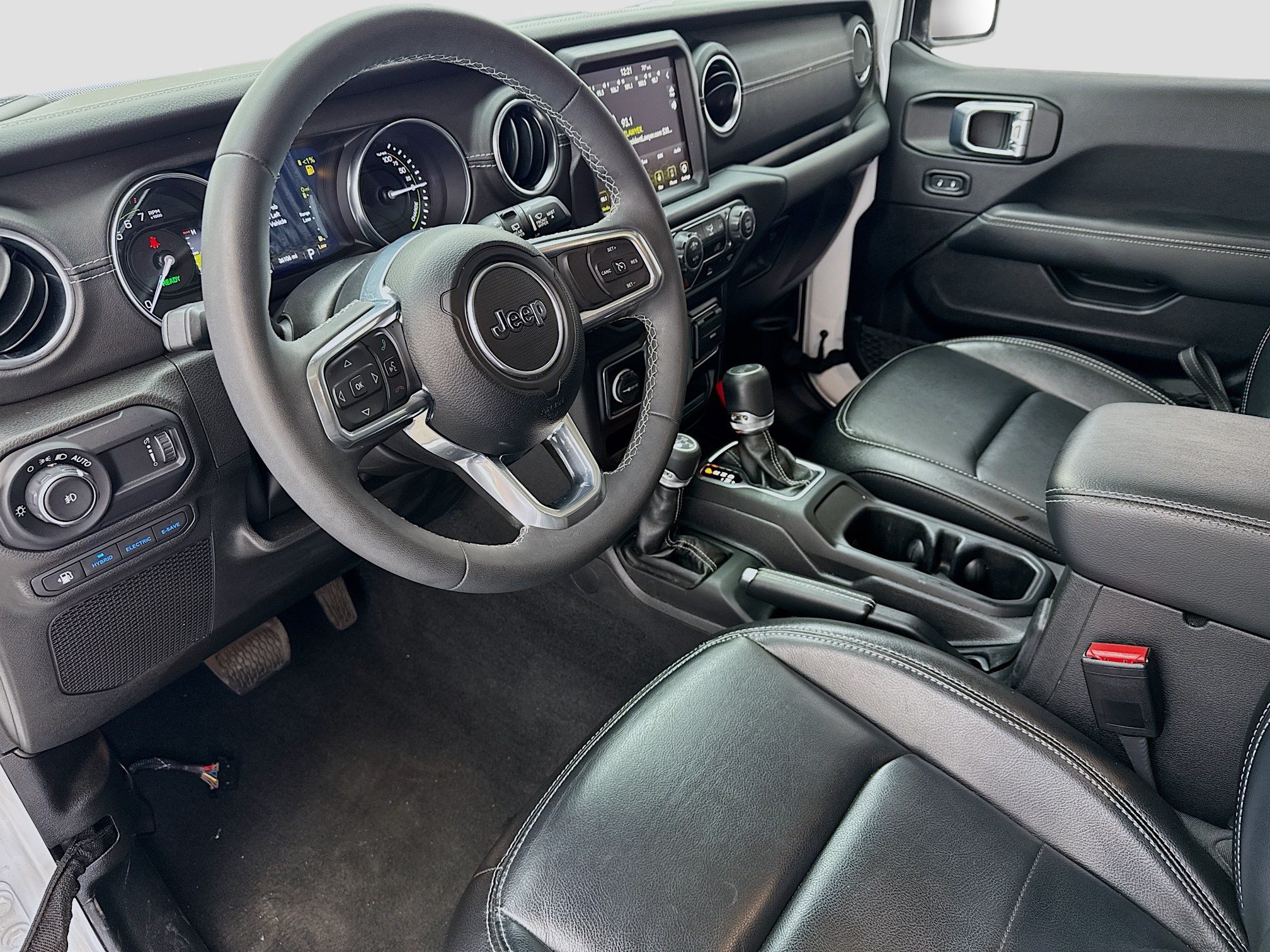 Used 2023 Jeep Wrangler Unlimited Sahara AWD/4WD image 7