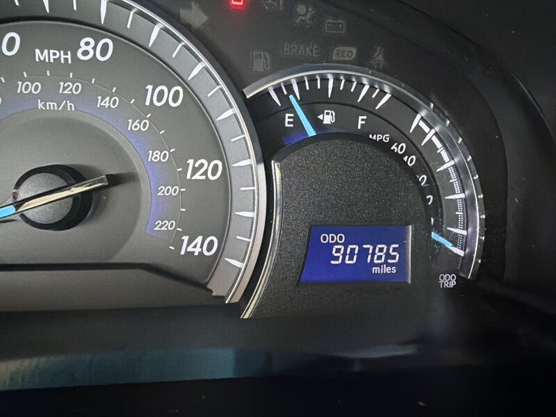 Used 2012 Toyota Camry XLE w/ Convenience Pkg FWD image 12