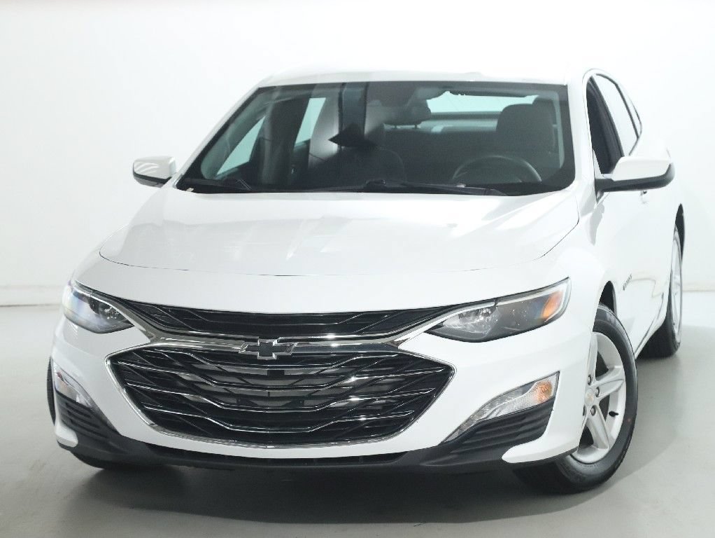 Used 2023 Chevrolet Malibu LT w/ Driver Confidence Package FWD image 2
