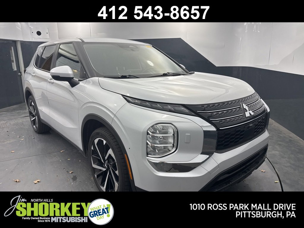 Used 2022 Mitsubishi Outlander ES image 1