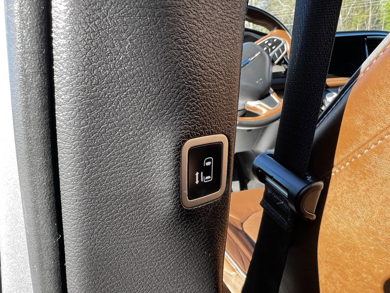 Used 2020 Chrysler Pacifica Limited image 21