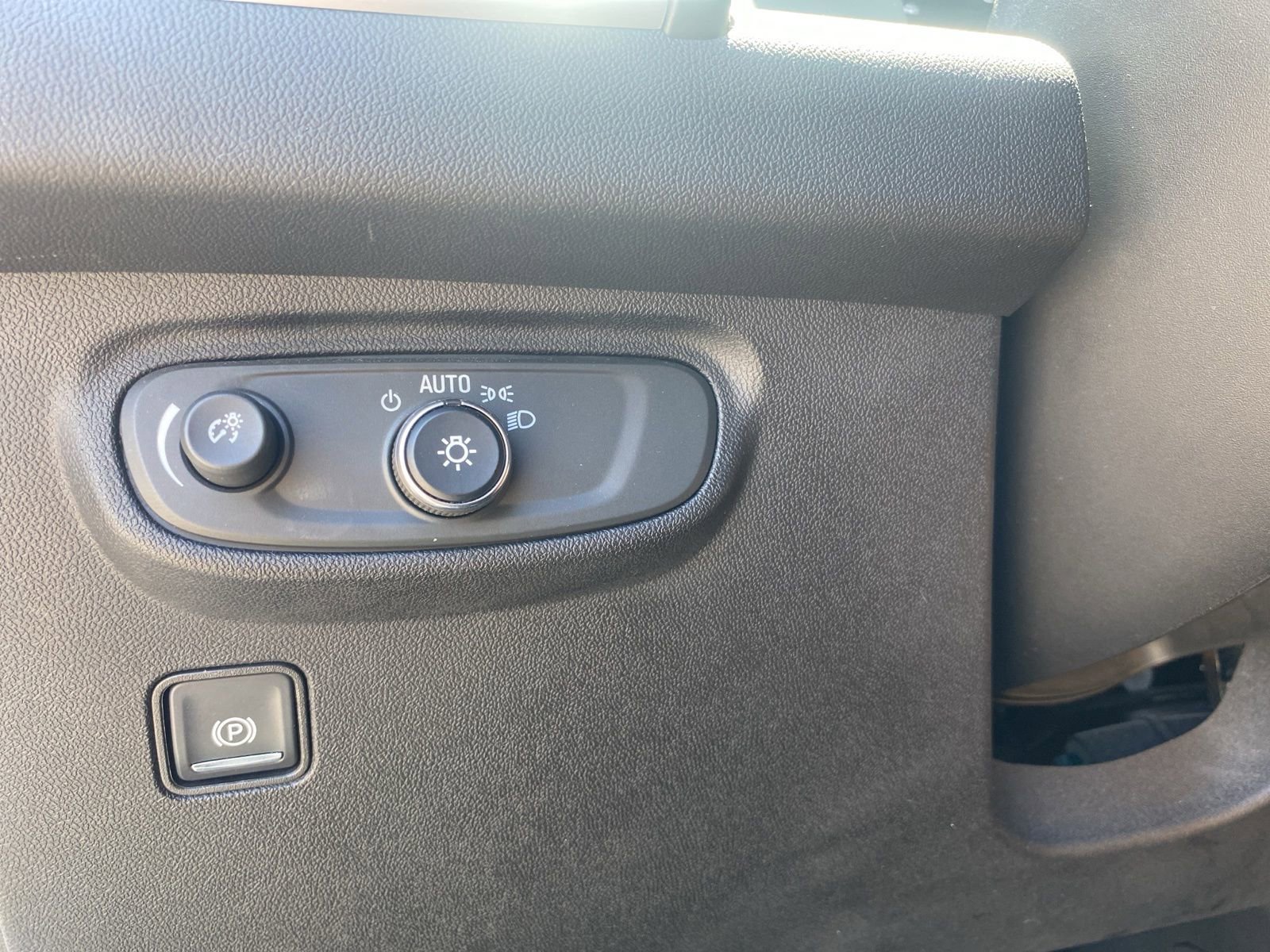 Used 2019 GMC Terrain SLE w/ Driver Convenience Package FWD image 11