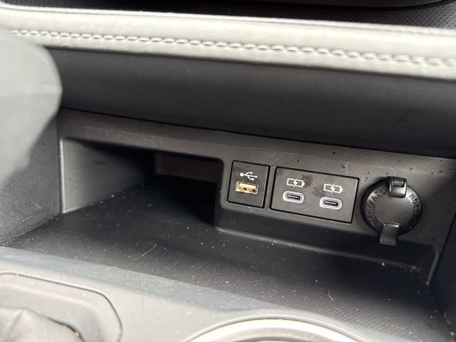 Used 2025 Toyota Highlander XLE AWD/4WD image 19