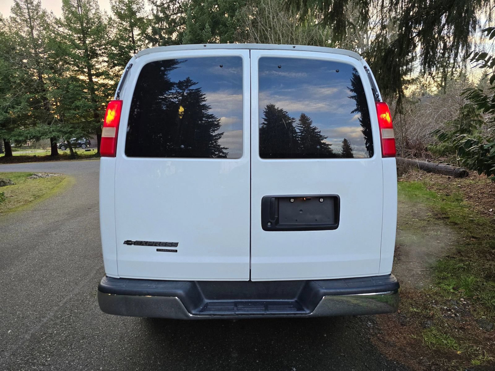 Used 2015 Chevrolet Express 3500 LT w/ LT Preferred Equipment Group RWD image 4