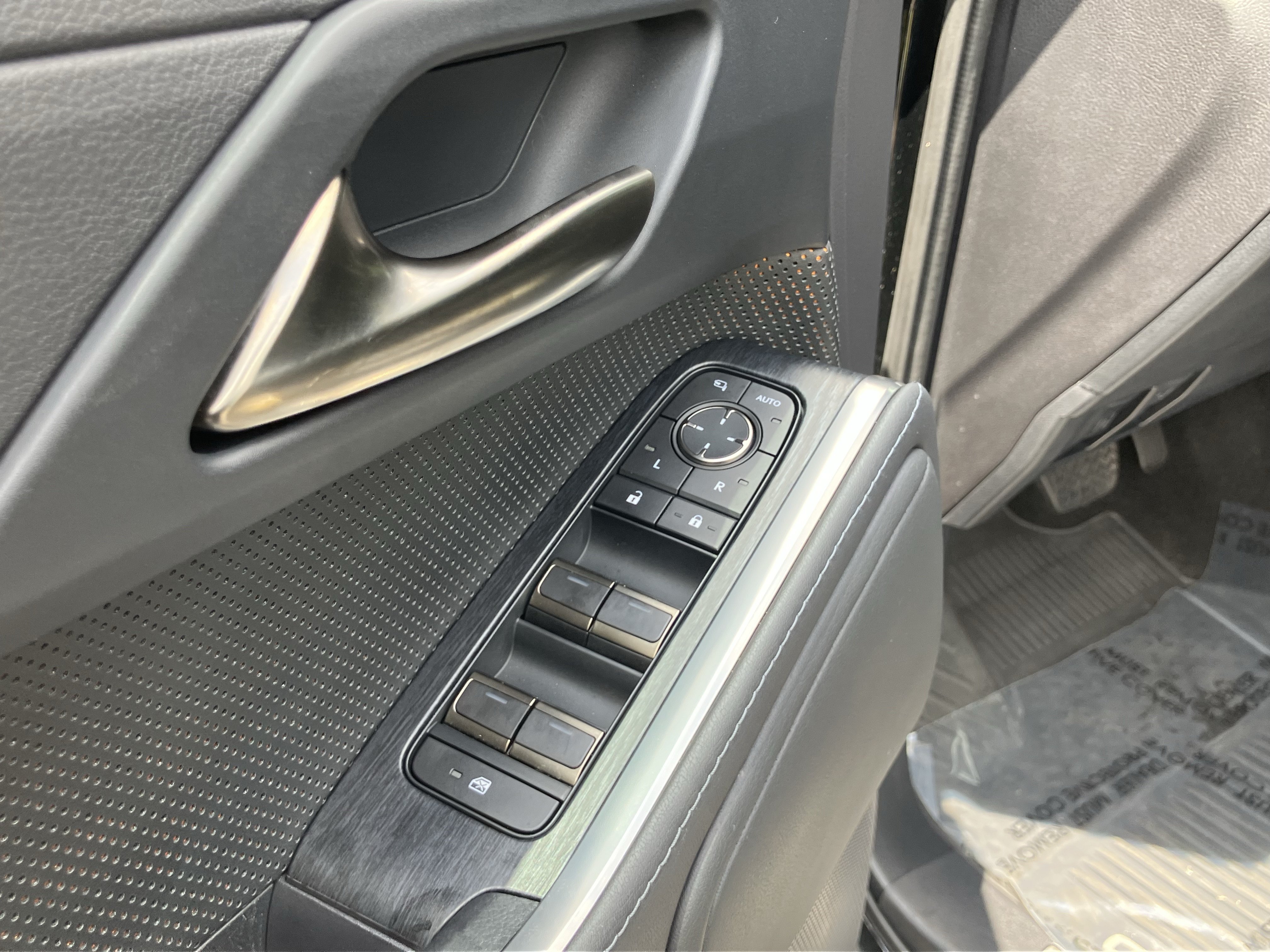 Used 2024 Lexus GX 550 w/ Cold Area Package AWD/4WD image 15