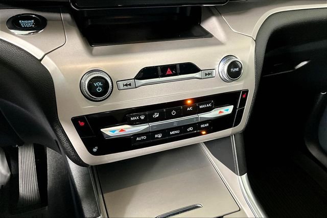 Used 2023 Ford Explorer XLT w/ Equipment Group 202A image 32