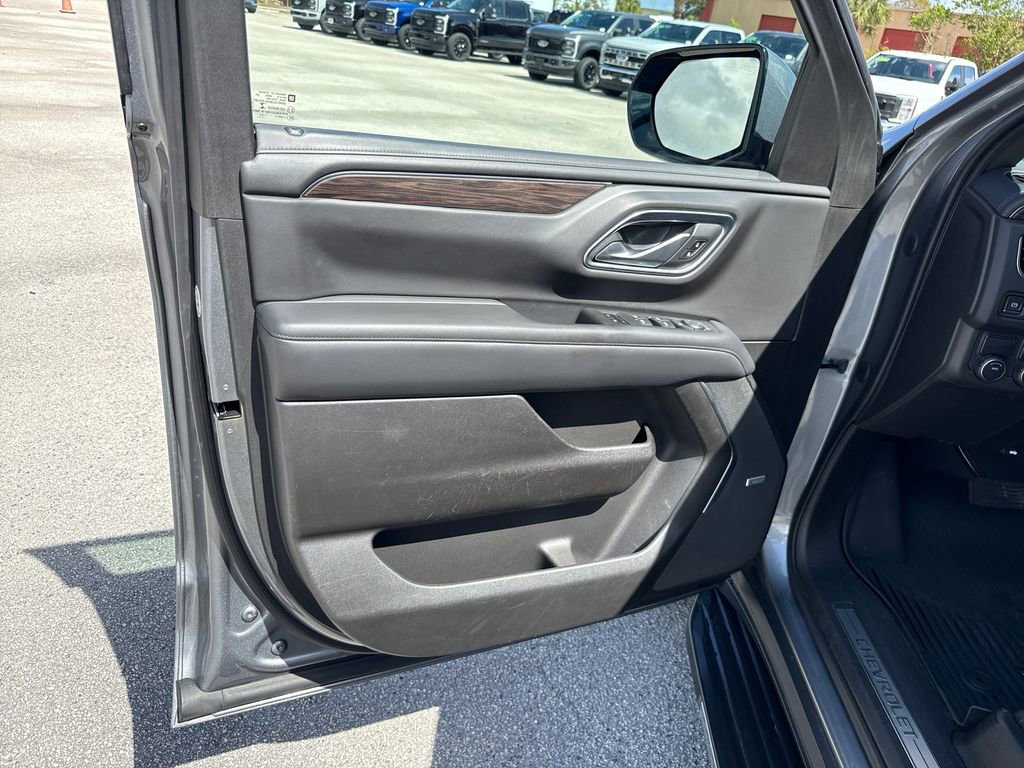 Used 2021 Chevrolet Suburban LT image 12