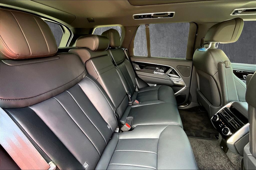 Used 2025 Land Rover Range Rover SE image 9