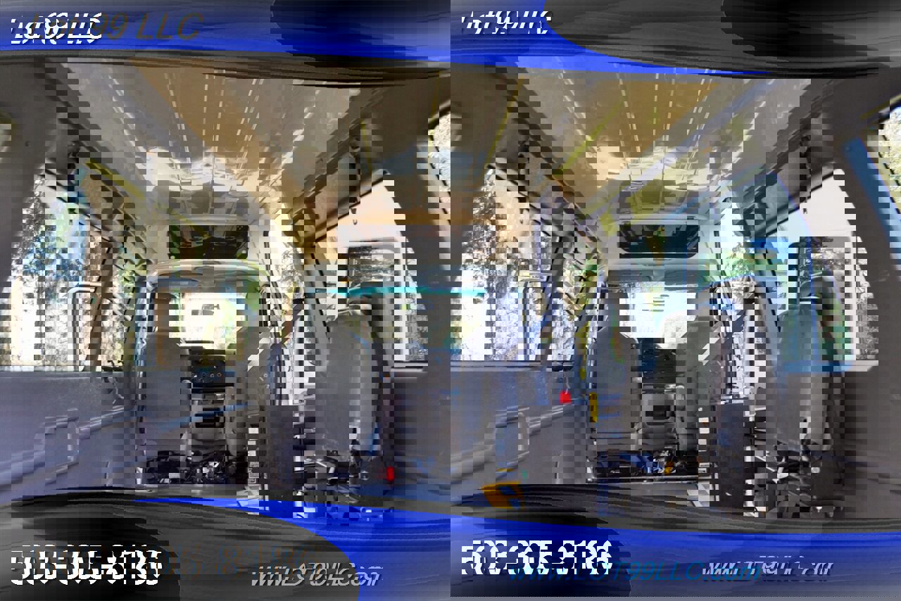 Used 2009 Ford E-350 and Econoline 350 Extended Super Duty image 3