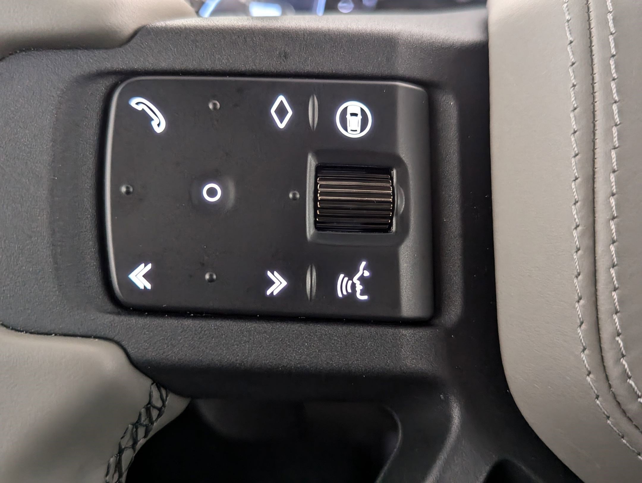 Certified 2025 Land Rover Defender 110 image 44