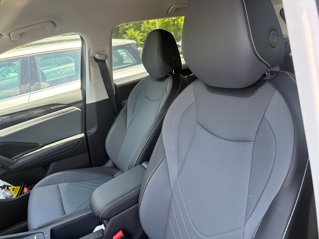 Used 2025 Volkswagen Tiguan SE FWD image 9