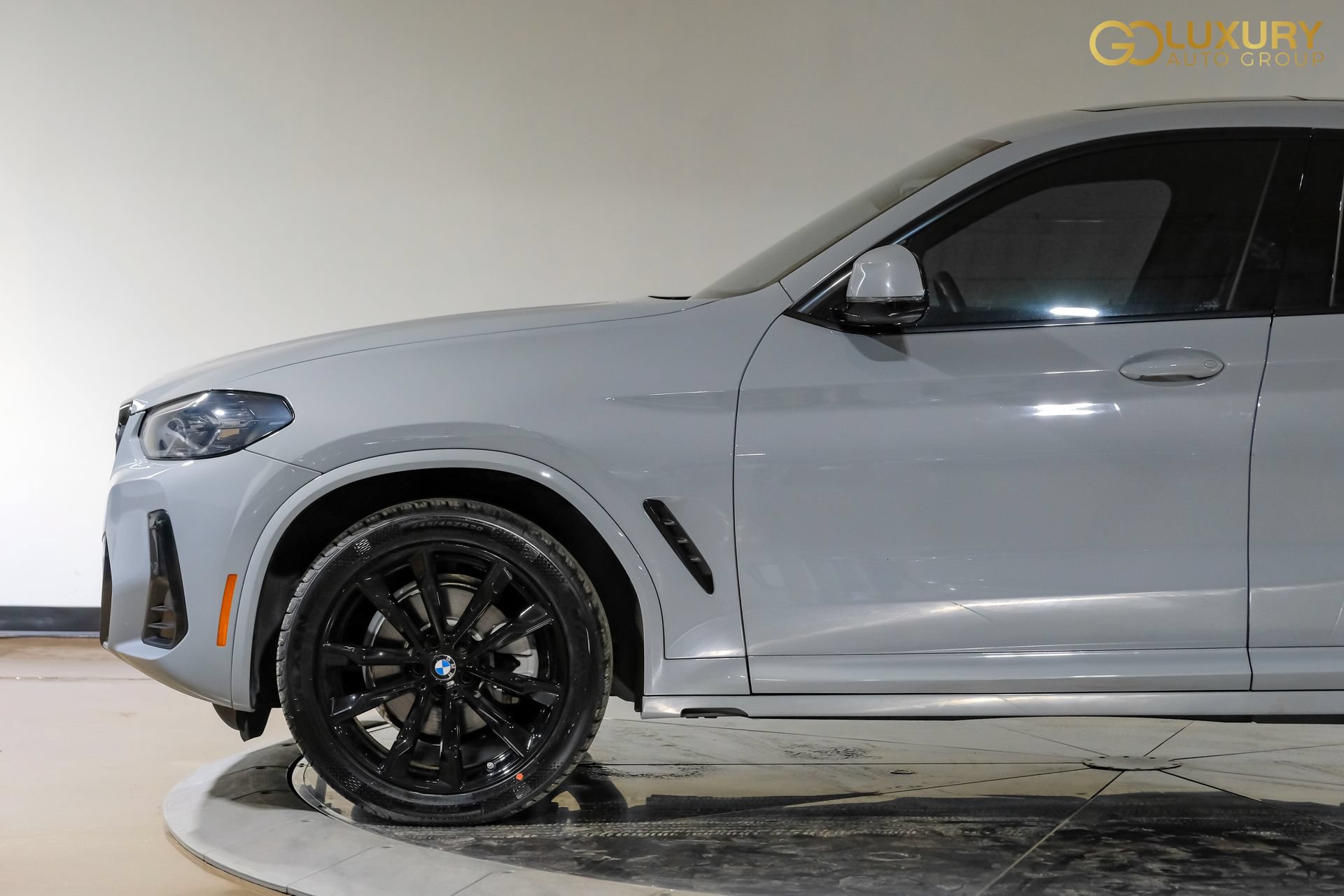 Used 2024 BMW X4 xDrive30i w/ M Sport Package AWD/4WD image 14