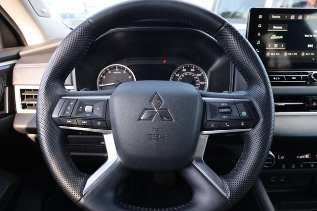 Used 2025 Mitsubishi Outlander SEL AWD/4WD image 12