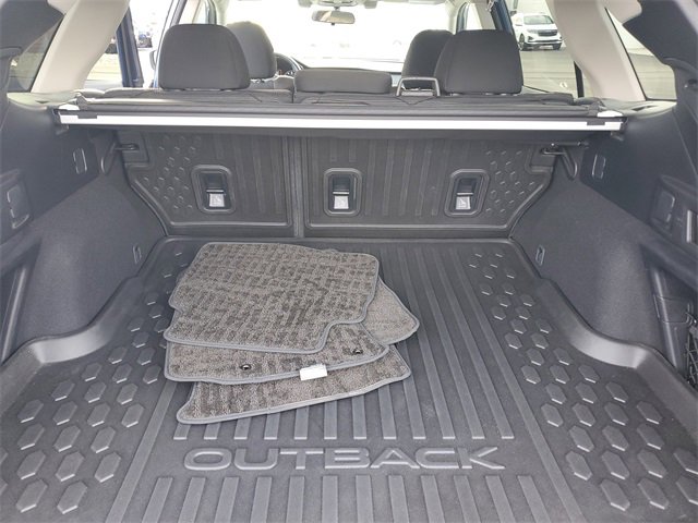 Used 2022 Subaru Outback Premium image 8