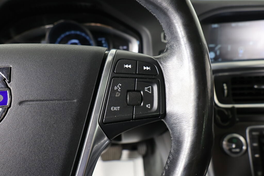 Used 2016 Volvo V60 T5 Cross Country Platinum image 34