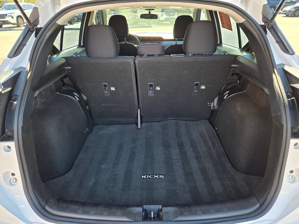 Certified 2022 Nissan Kicks SV FWD image 17