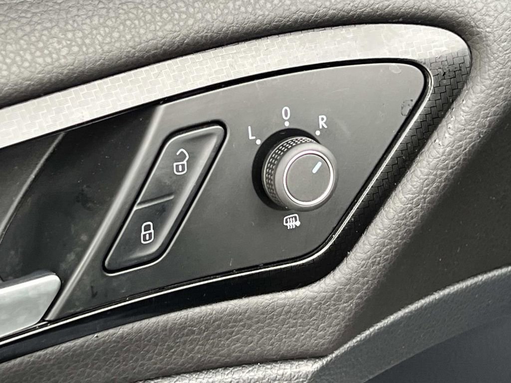 Used 2019 Volkswagen Golf R 4-Door image 13