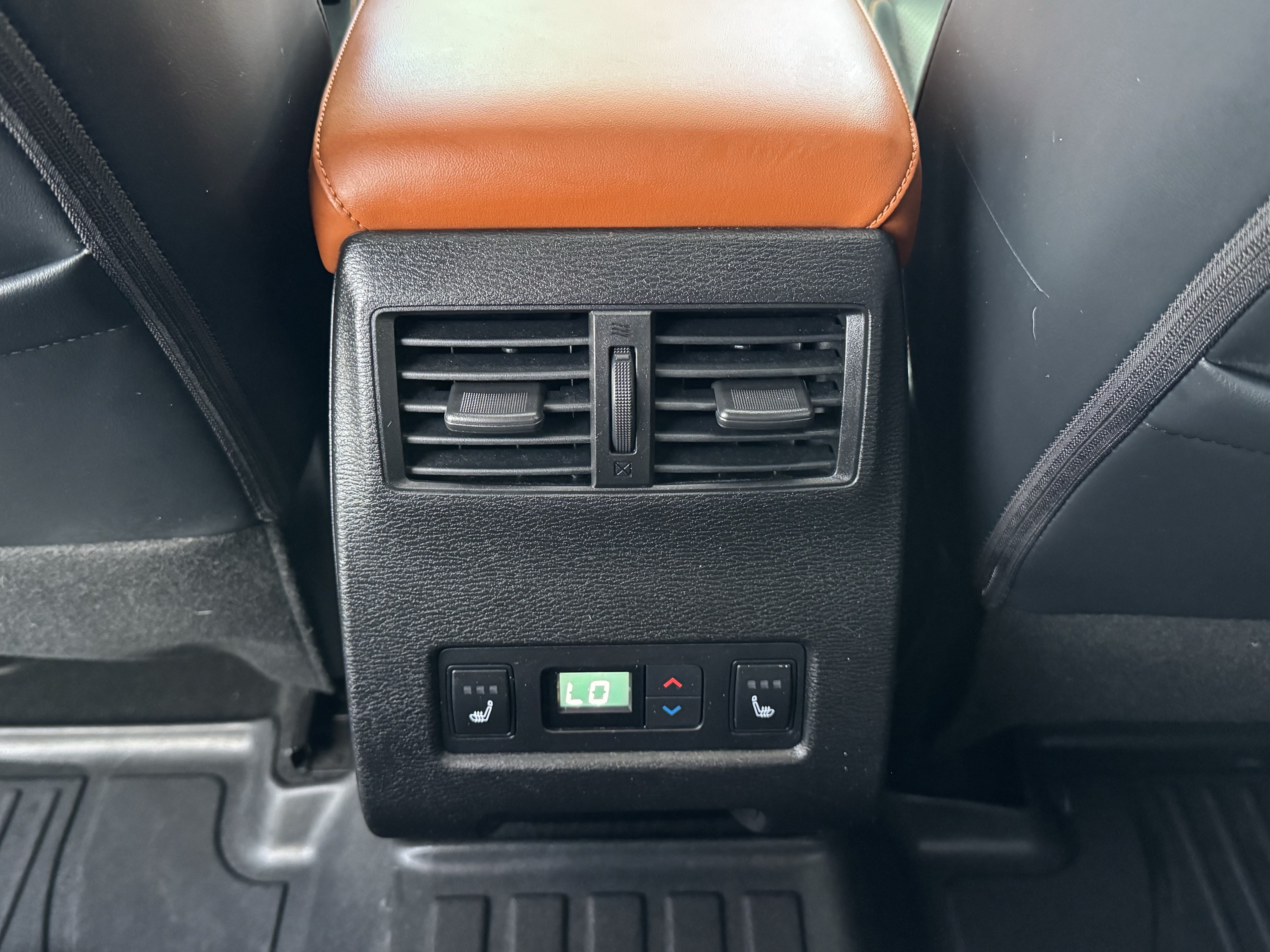 Used 2024 Mitsubishi Outlander SEL AWD/4WD image 21