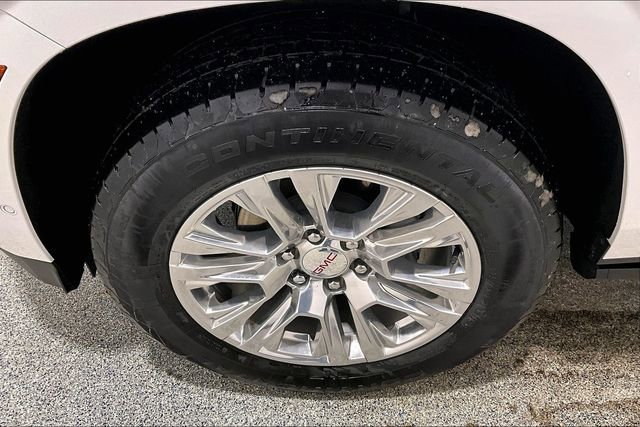 Used 2025 GMC Yukon Denali w/ Sun & Power Step Package image 34