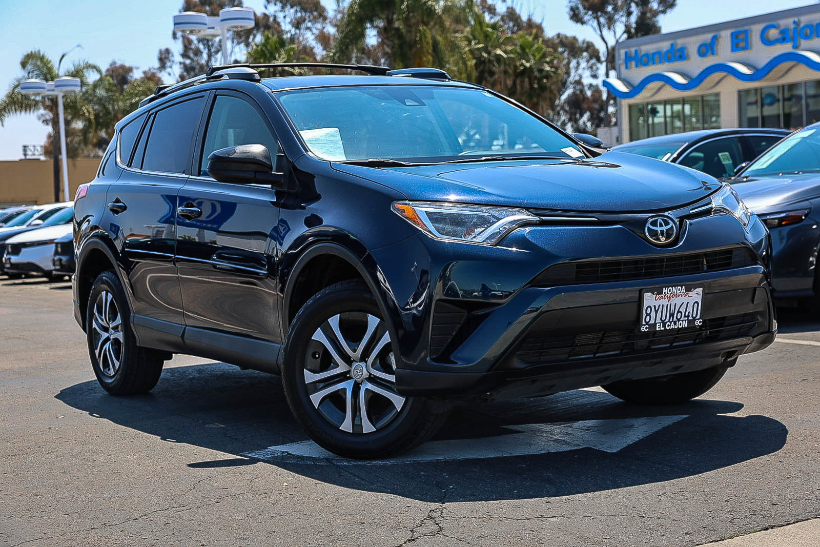 Used 2018 Toyota RAV4 LE w/ Carpet Mat Package FWD image 1