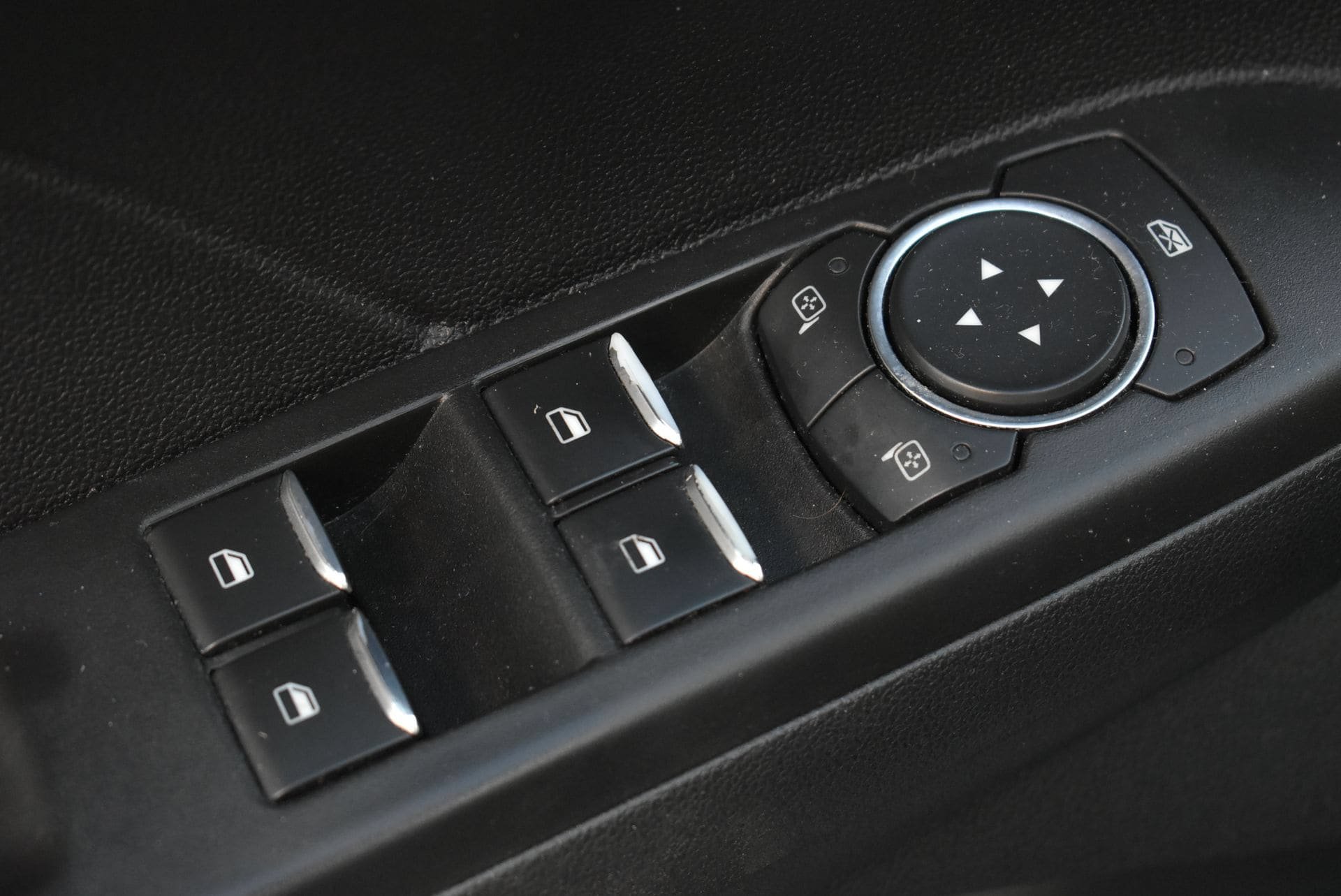 Used 2021 Ford Escape SE w/ SE Sport Appearance Package AWD/4WD image 13