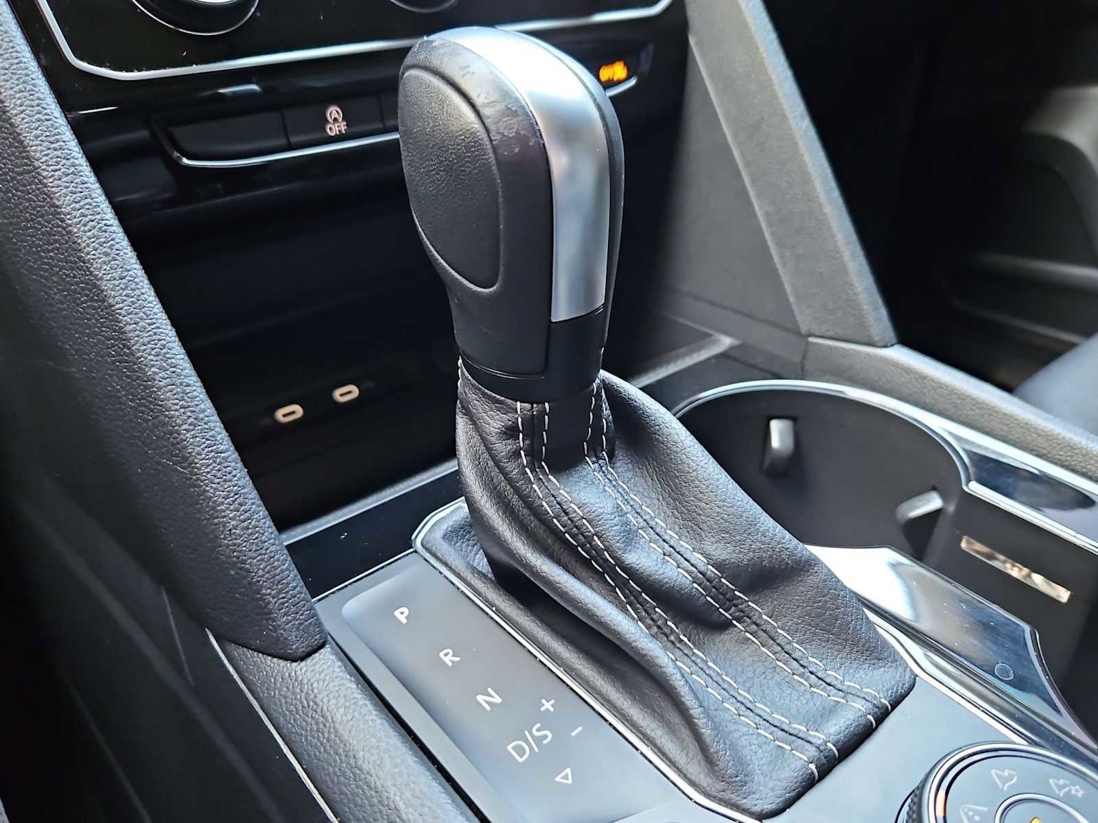 Used 2022 Volkswagen Atlas SEL R-Line image 34