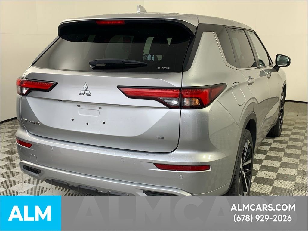 Used 2023 Mitsubishi Outlander SE Black Edition image 9