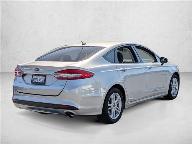 Used 2018 Ford Fusion SE w/ Fusion SE Technology Package FWD image 4