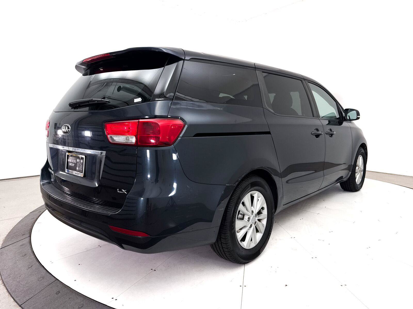 Used 2017 Kia Sedona LX FWD image 11