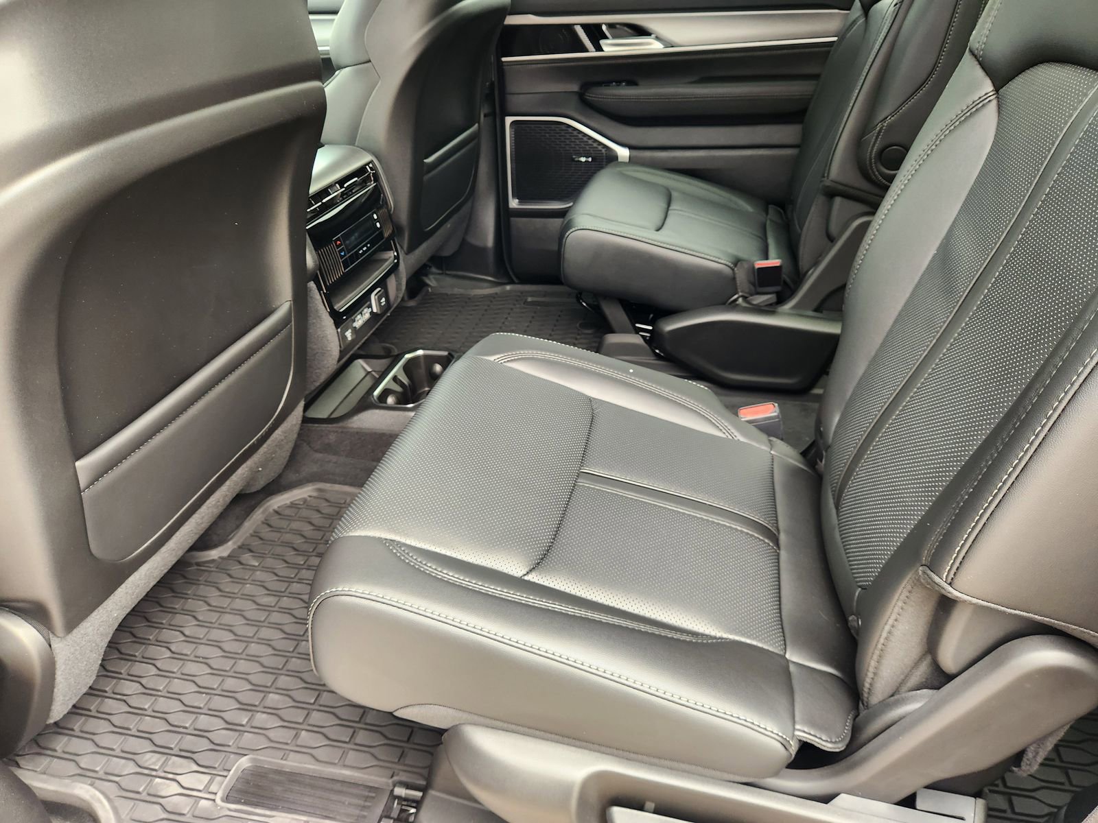 New 2026 Jeep Grand Wagoneer 4WD image 22