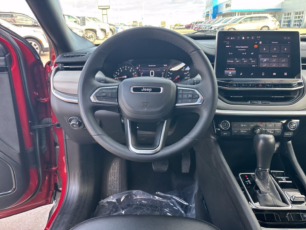 Used 2025 Jeep Compass Limited AWD/4WD image 13