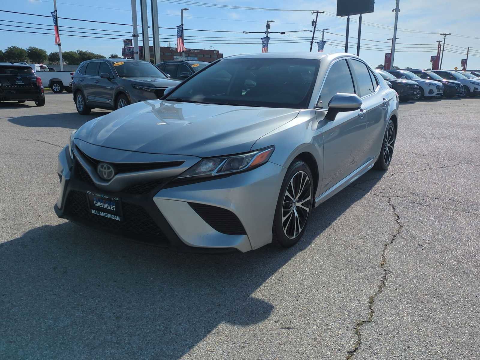 Used 2019 Toyota Camry SE FWD image 4