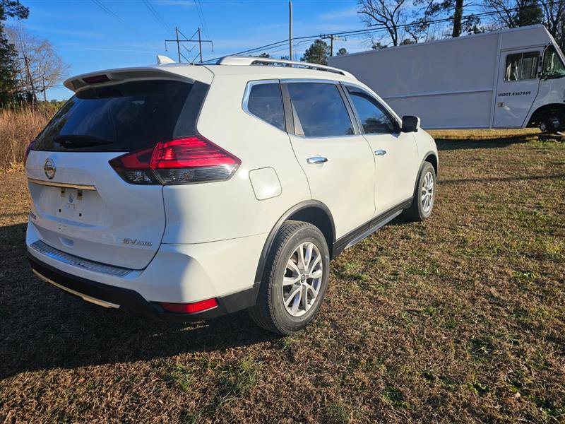 Used 2017 Nissan Rogue SV w/ SV Premium Package image 6