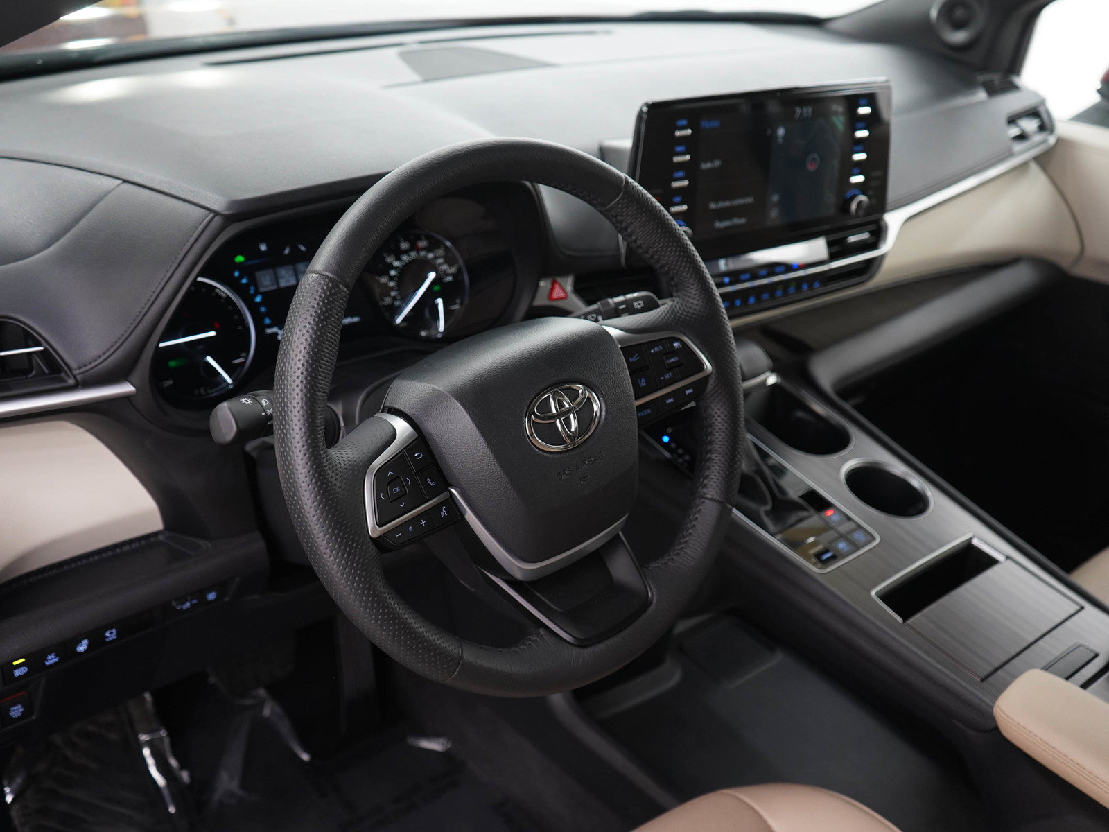 Used 2024 Toyota Sienna Limited AWD/4WD image 23