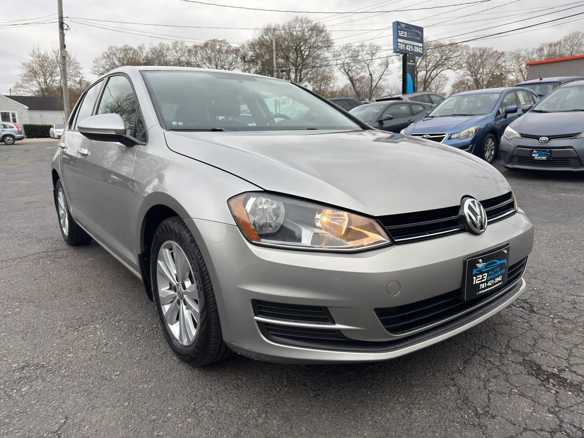 Used 2015 Volkswagen Golf TDI S FWD image 1