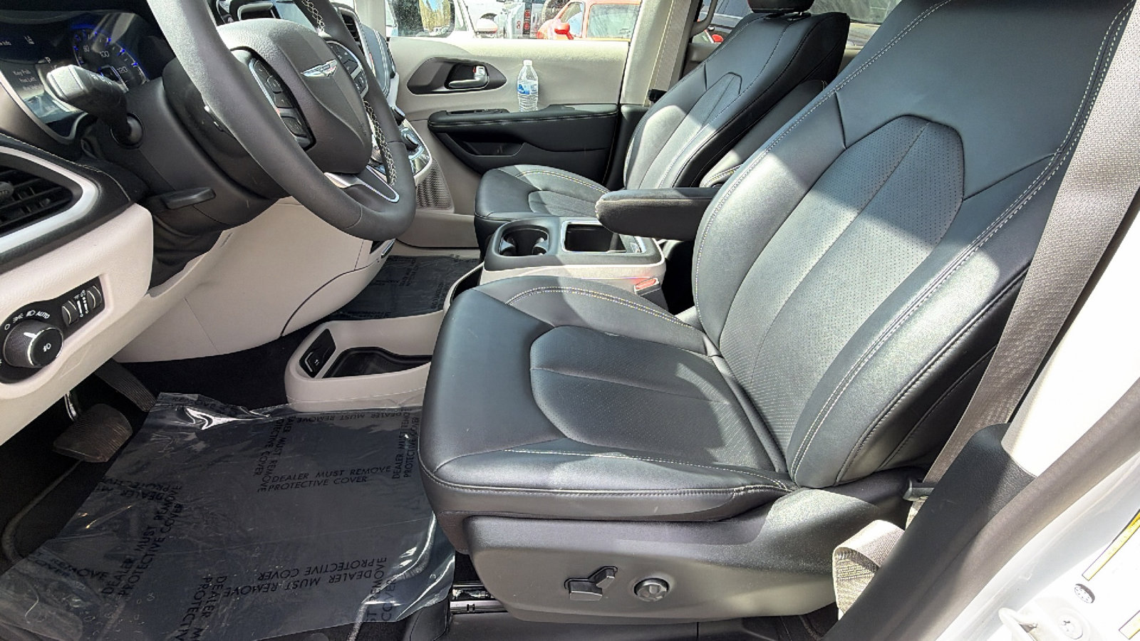 Used 2024 Chrysler Pacifica Touring-L image 16