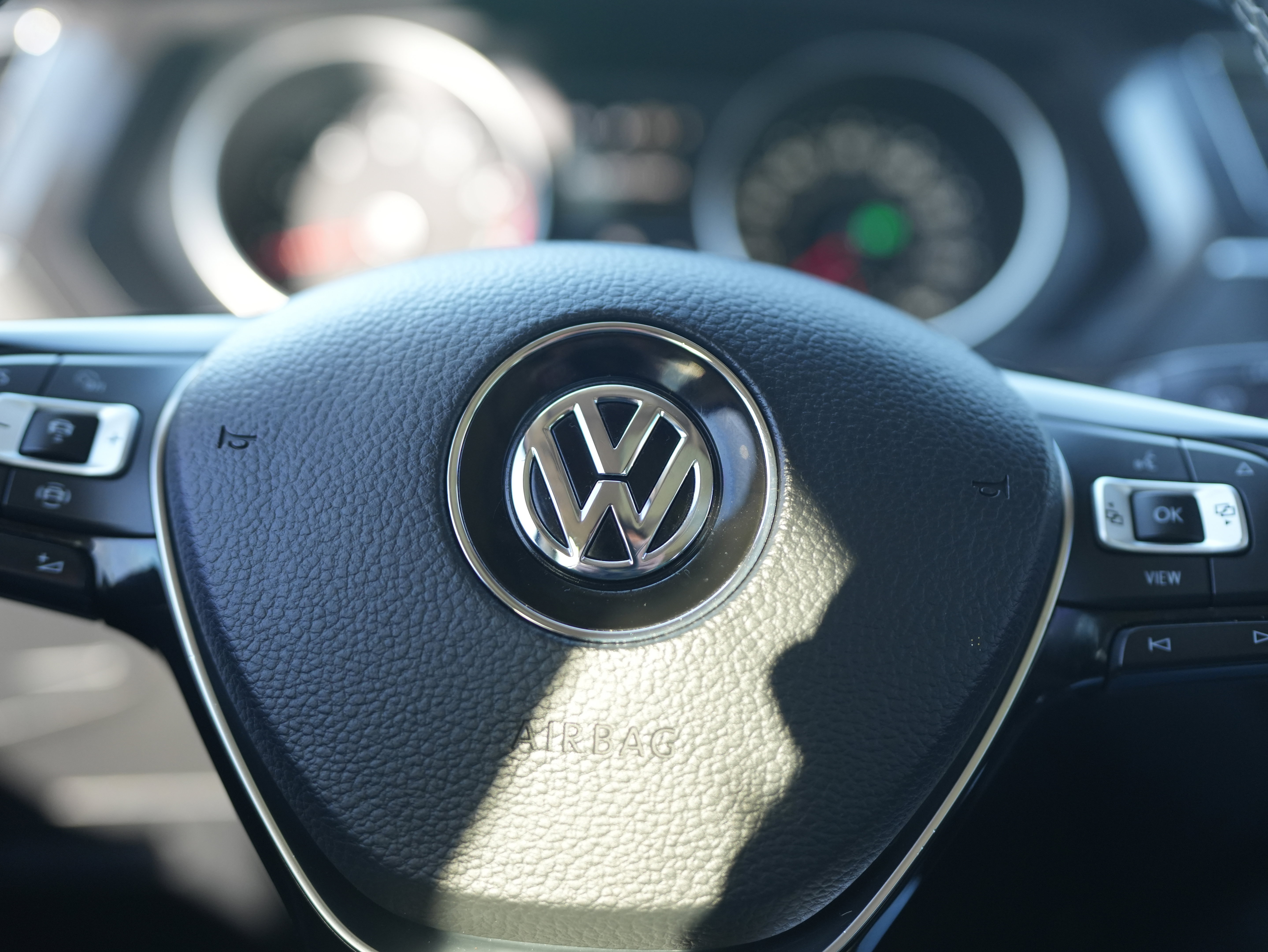 Used 2021 Volkswagen Tiguan SE w/ Panoramic Sunroof Package image 20