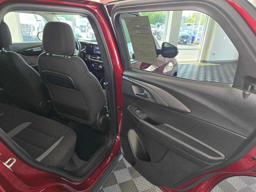 Used 2025 Chevrolet TrailBlazer LT AWD/4WD image 38