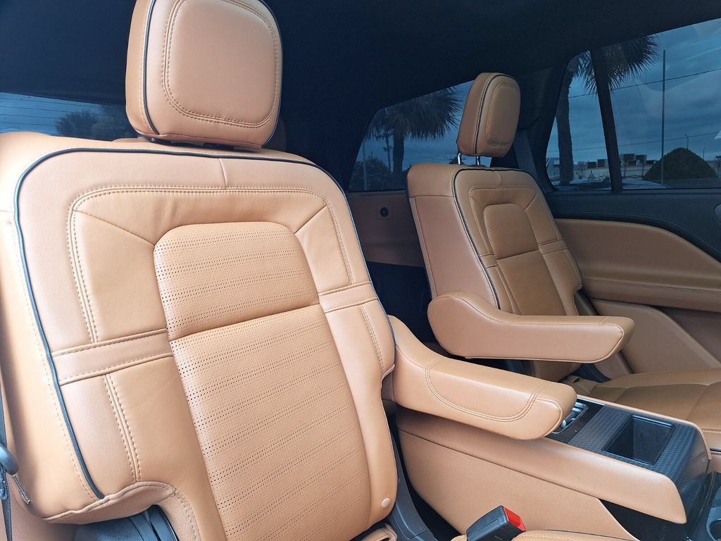 Used 2025 Lincoln Aviator Black Label w/ Jet Appearance Package AWD/4WD image 33