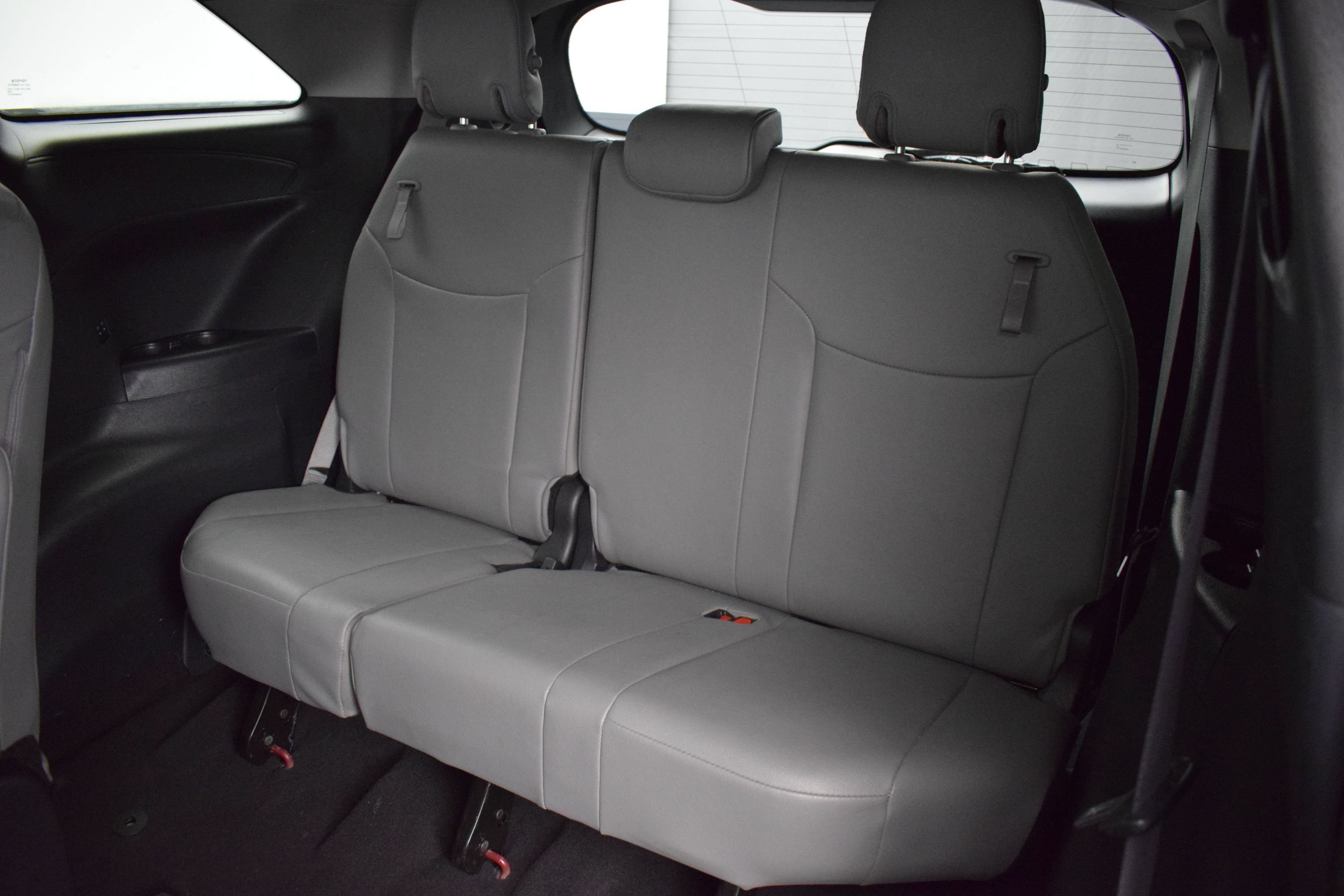 Used 2025 Toyota Sienna XLE FWD image 14