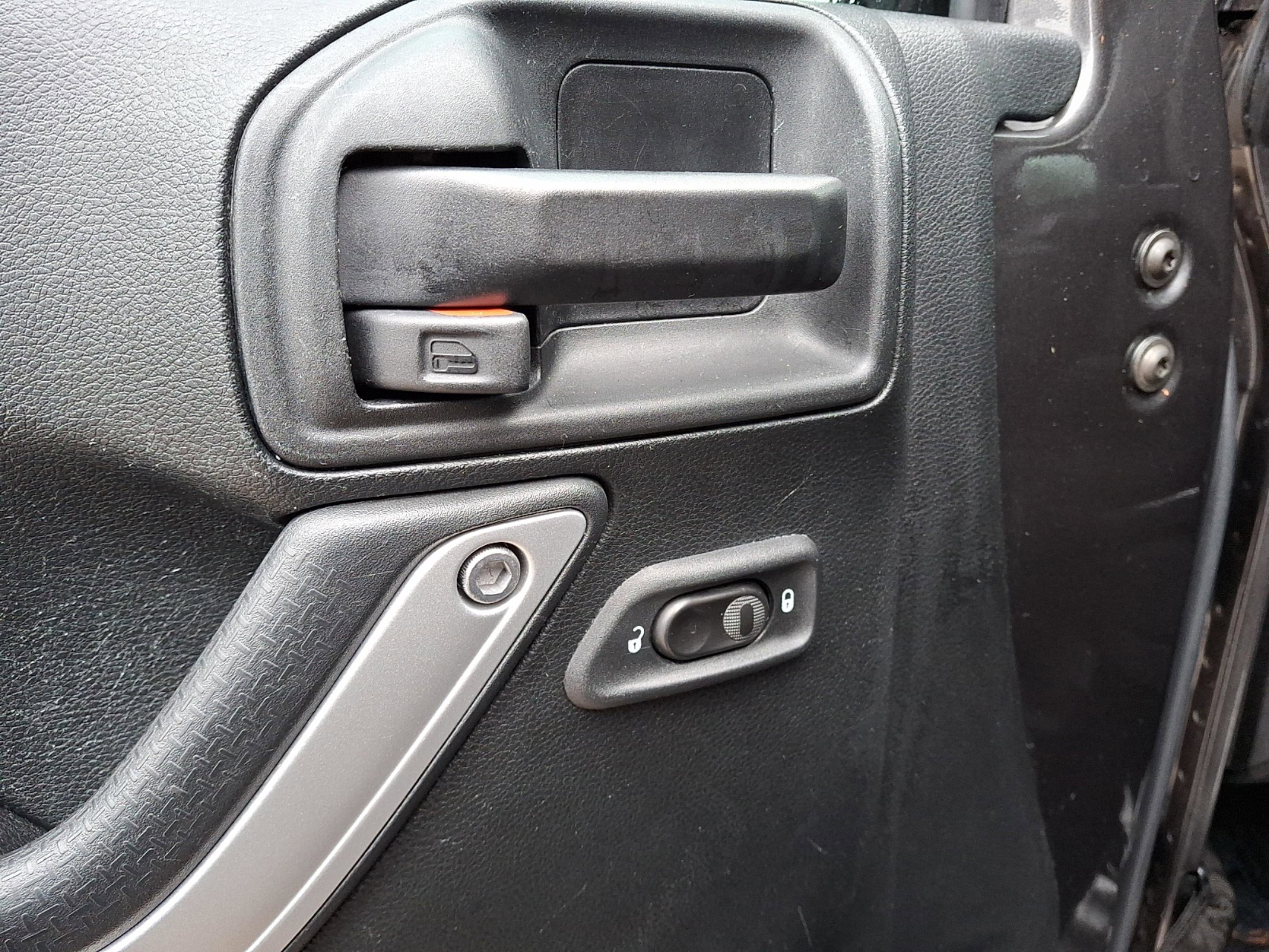 Certified 2017 Jeep Wrangler Unlimited Sahara w/ Connectivity Group image 24