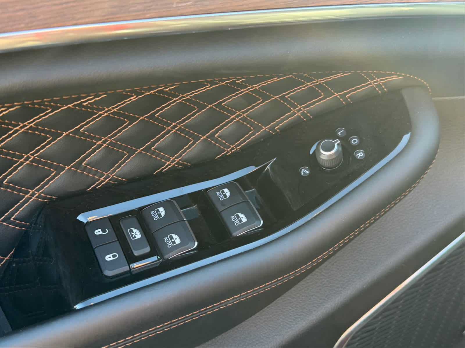 Used 2022 Jeep Grand Cherokee Summit AWD/4WD image 8