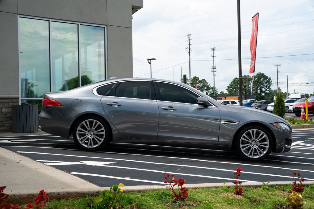 Used 2020 Jaguar XF Premium RWD image 11