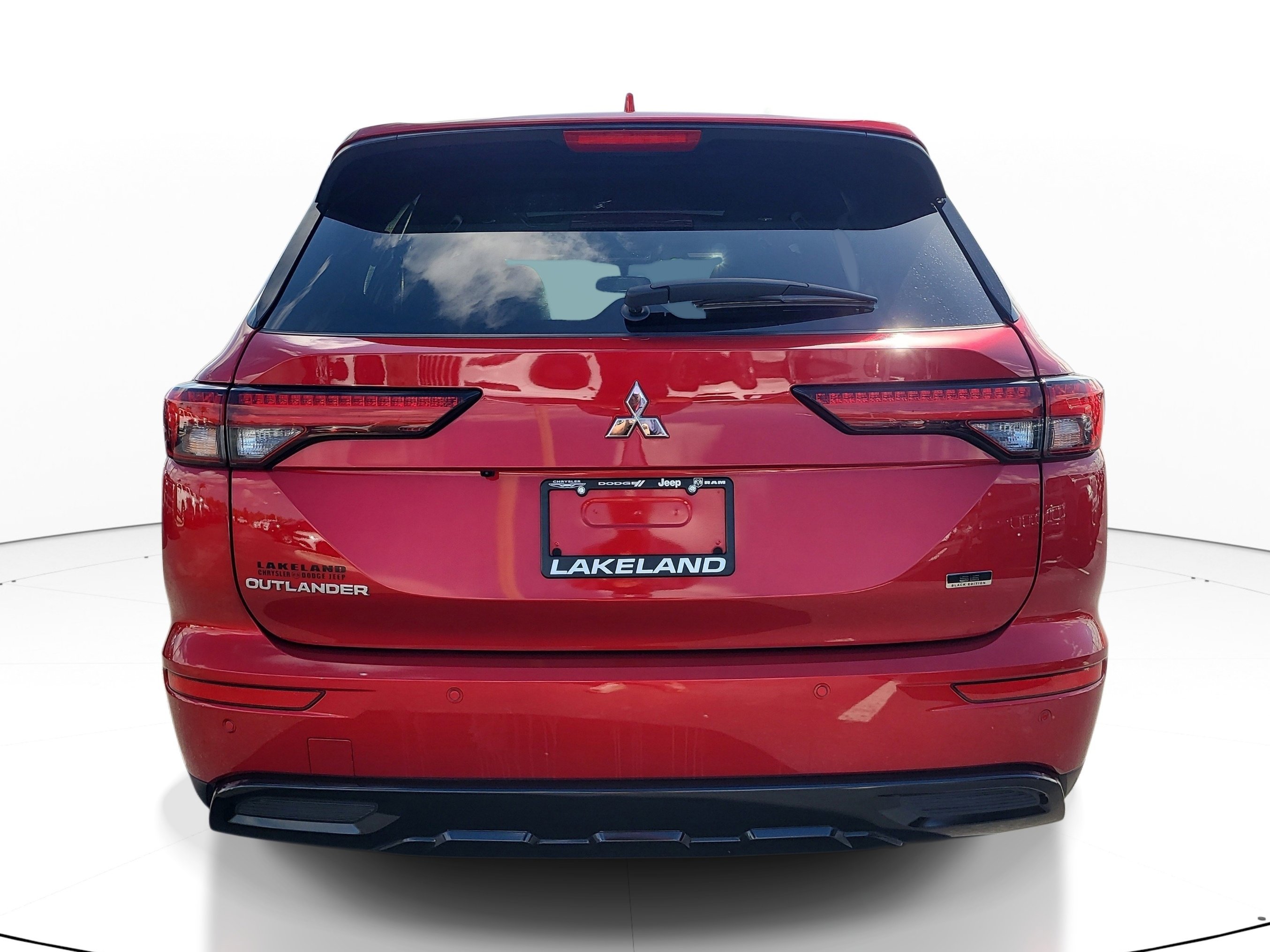 Used 2024 Mitsubishi Outlander SE image 5